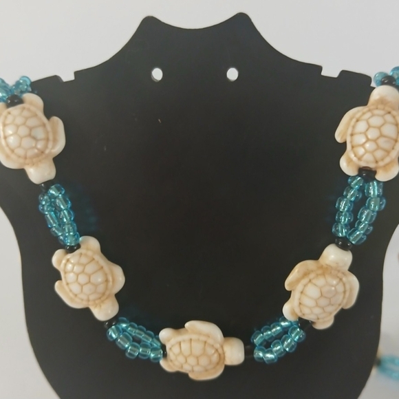 Jewelry - Turtle Bead Necklace with Blue Accents